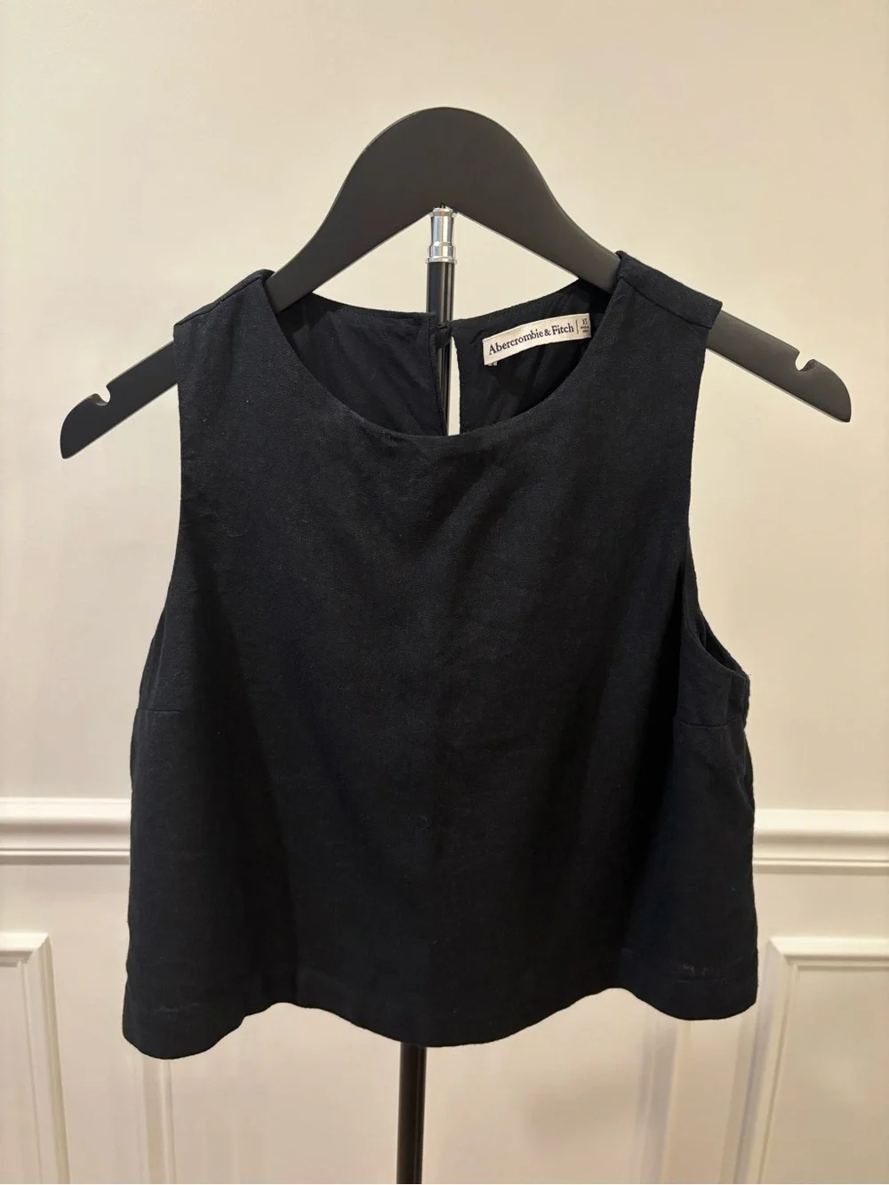 Abercrombie & Fitch Black Sleeveless Crop Top Size XS - Picture 1 of 5